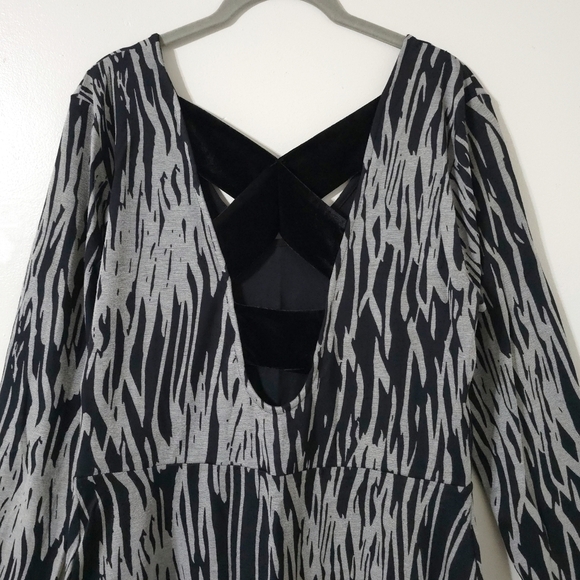 BCBGENERATION Black Grey Zebra Print Vneck Fitted Long Sleeve Mini Dress L - Picture 7 of 16